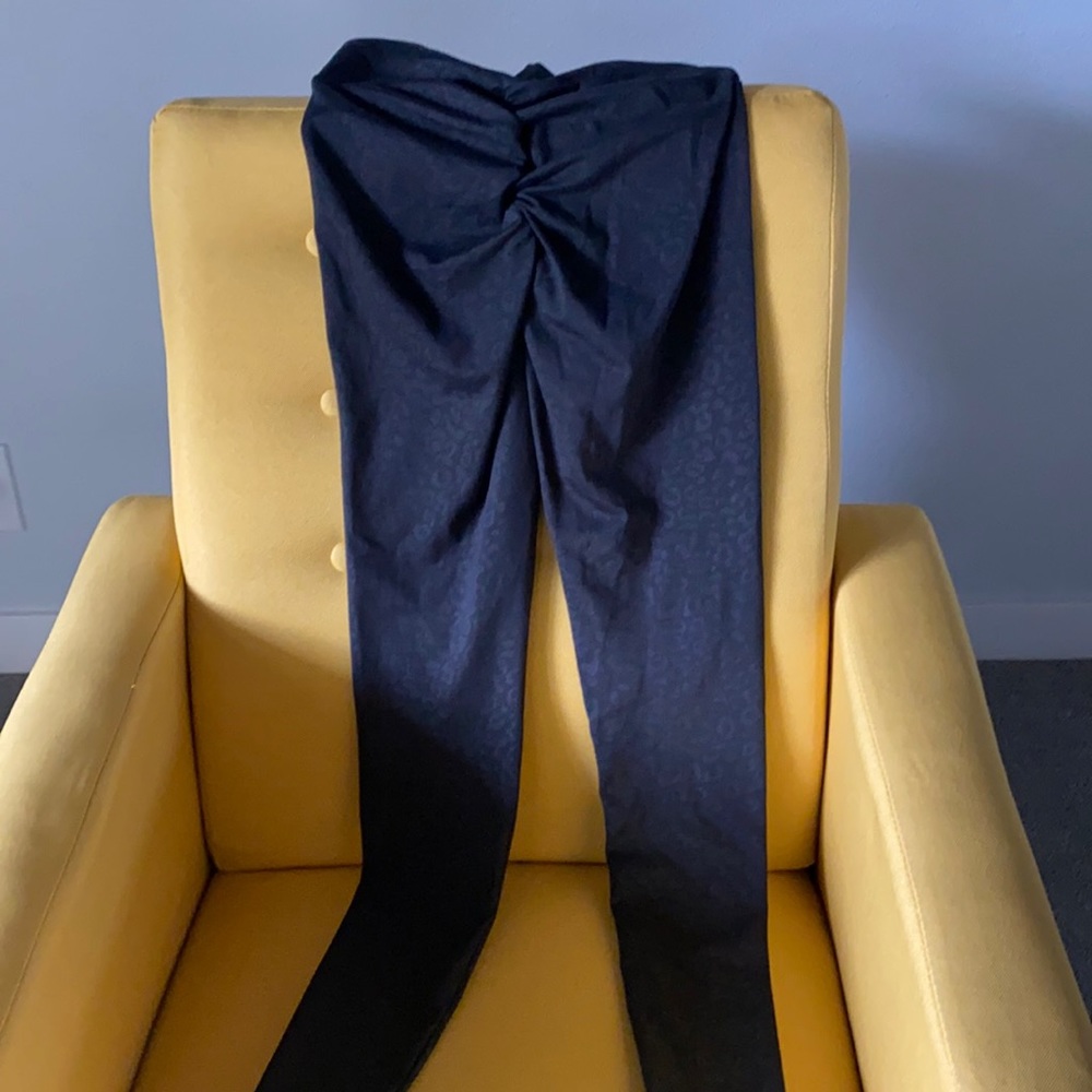 Celestial Bodiez dark leopard print scrunch leggings